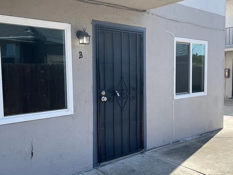 4178 Swift Ave #B — Photo 2
