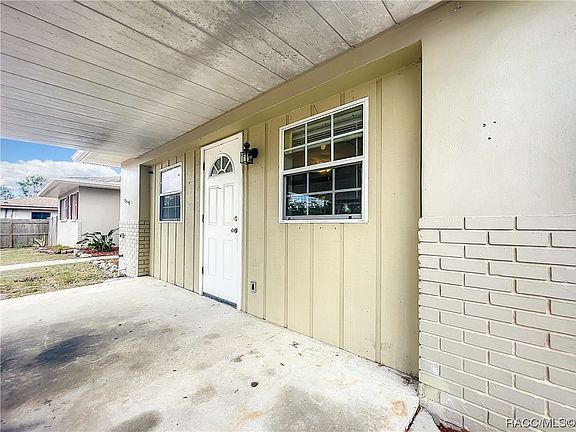 3rd image of 986 N Lyle Ave