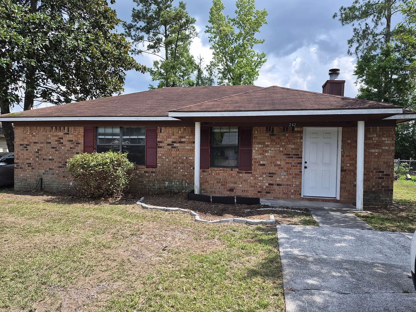 242 Garden Circle — Photo 2