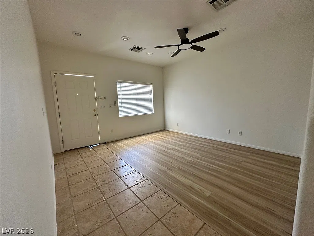 2 bed, 2.5 bath, 1339 sqft, $1,472 — Photo 2