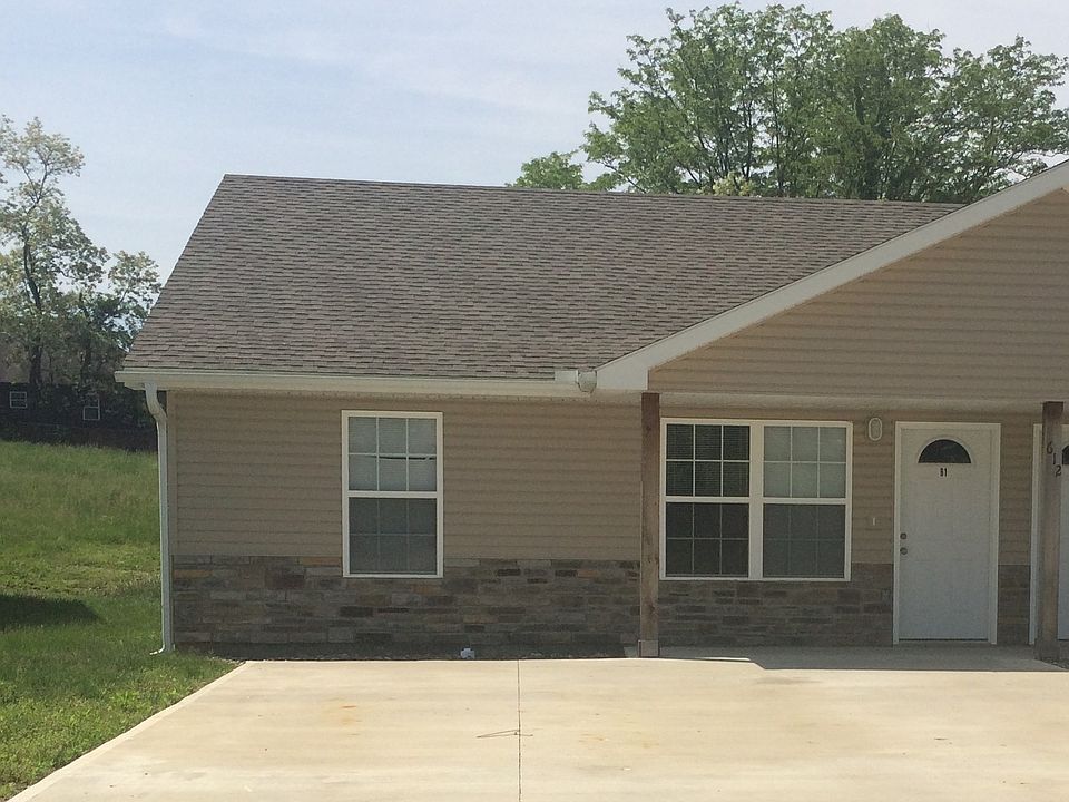 Front of 2 bedroom duplex