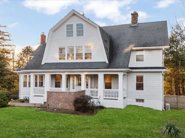 68 Carlton Avenue, Port Washington, NY 11050