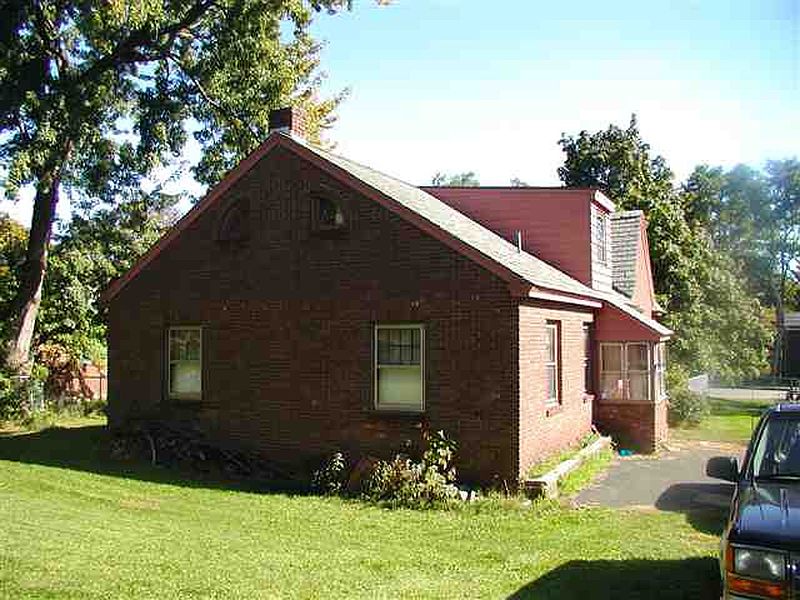 3rd image of 1062 NEW LOUDON Road