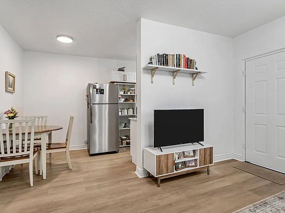 5th image of 663 N University Ave #5