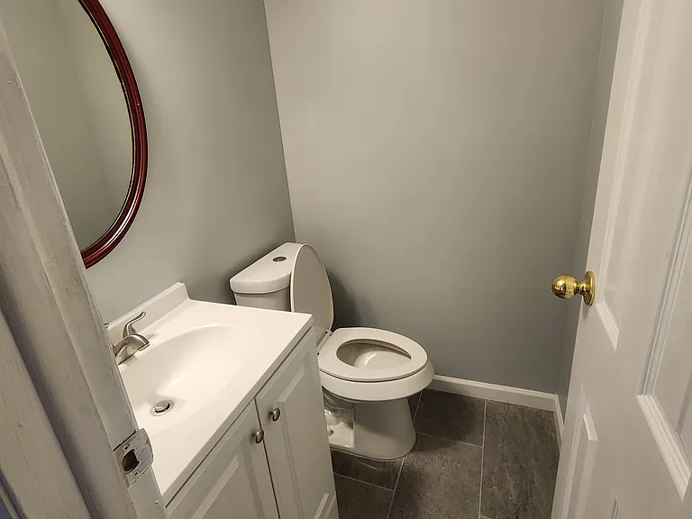 Single toilet