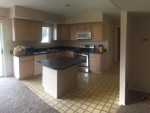 2nd image of 2401 Hollyhock Dr