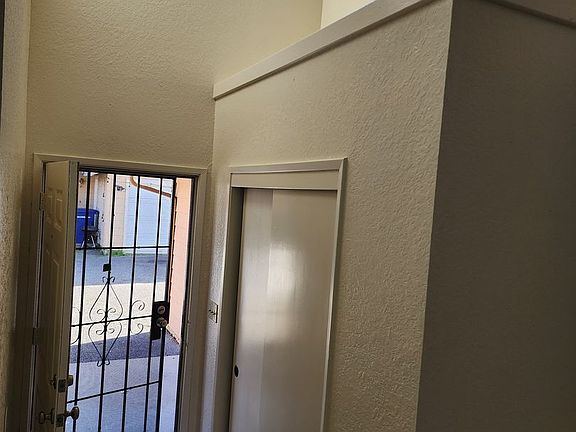 4th image of 1313 Claus Rd #B