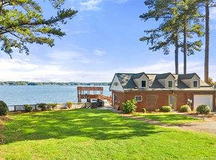 17028 Island View Dr, Cornelius, NC 28031