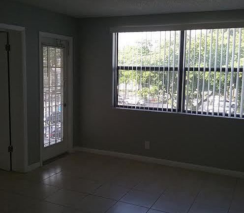 5th image of 752 Executive Center Dr APT 35