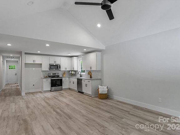 5th image of 525 E I St