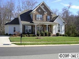 1st image of 925 Pinkney Pl