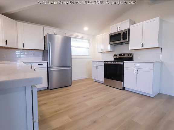5th image of 326 Skyline Dr
