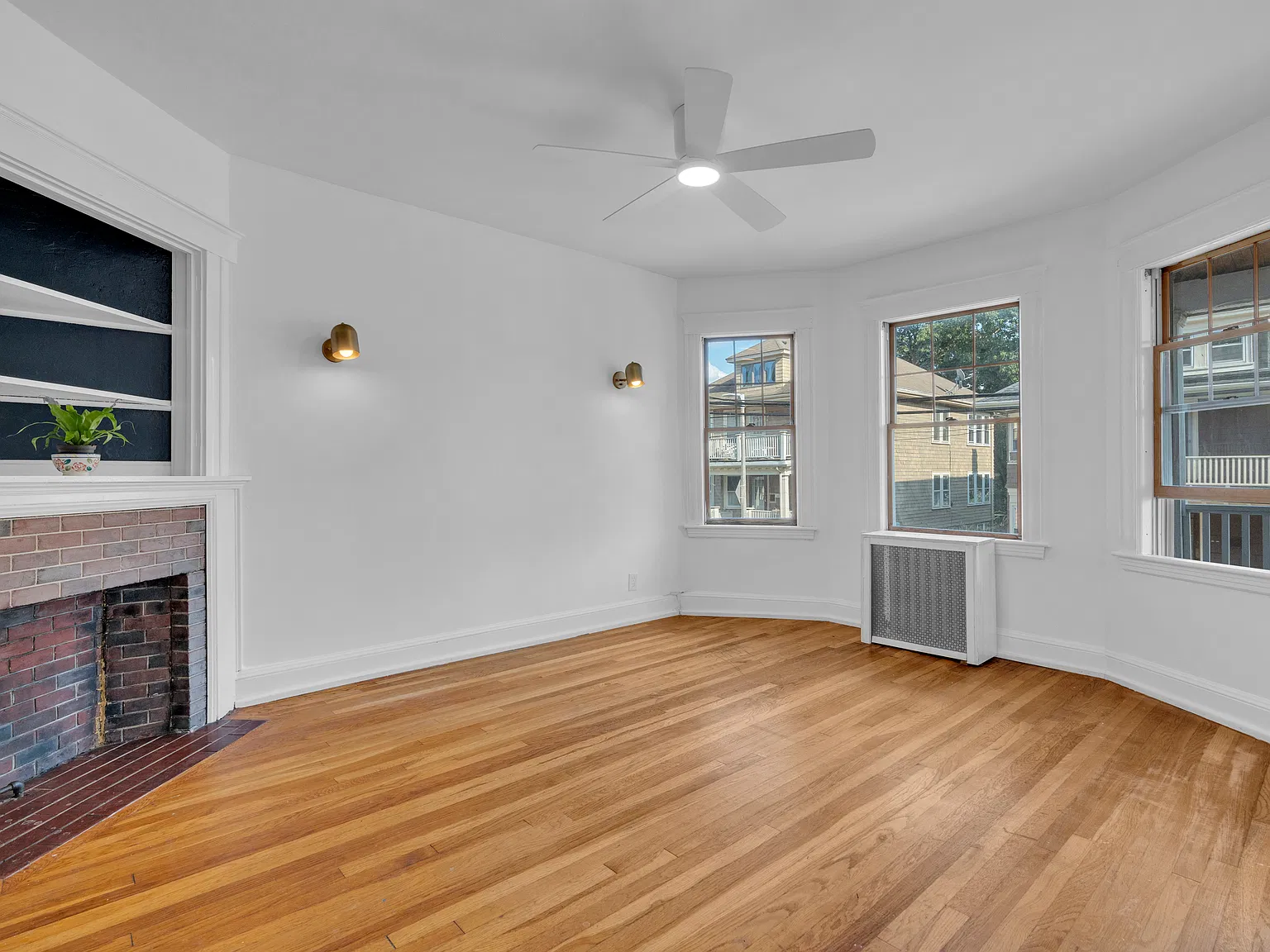3 bed, 1000 sqft, $2,800 — Photo 2