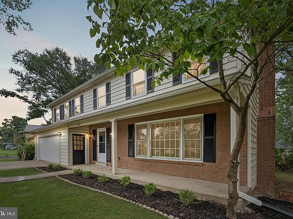 3rd image of 5803 Sunderland Ct