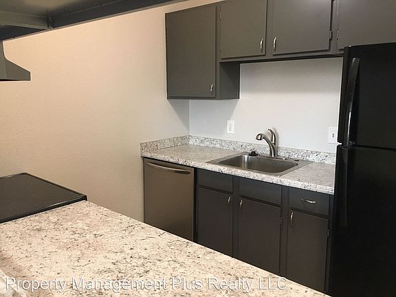 4th image of 1903 Warren Ave #203