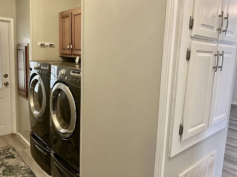 5661 SW 54th Ter — Photo 8