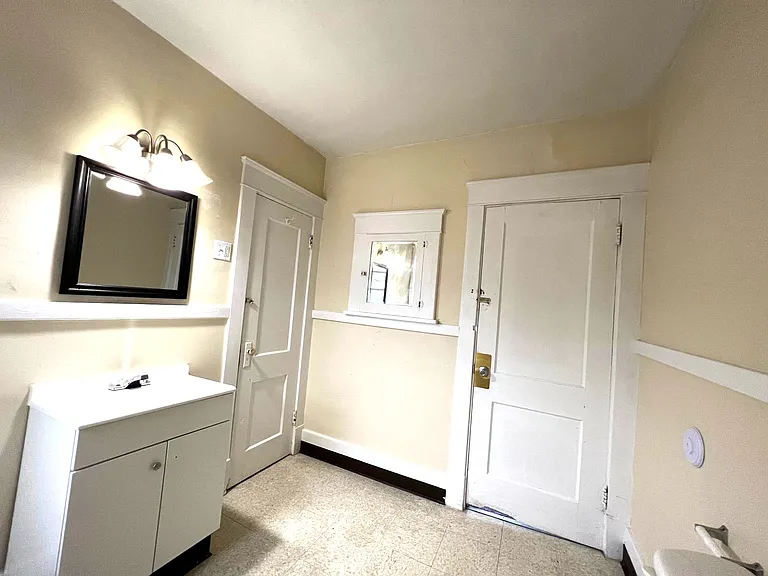 826 W 4th St #2 — Photo 7