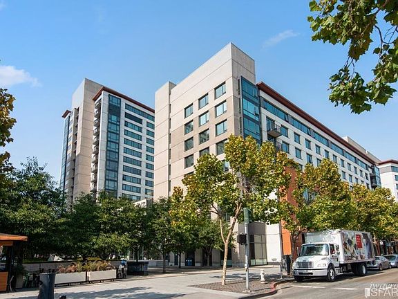 5th image of 250 King St Unit 618