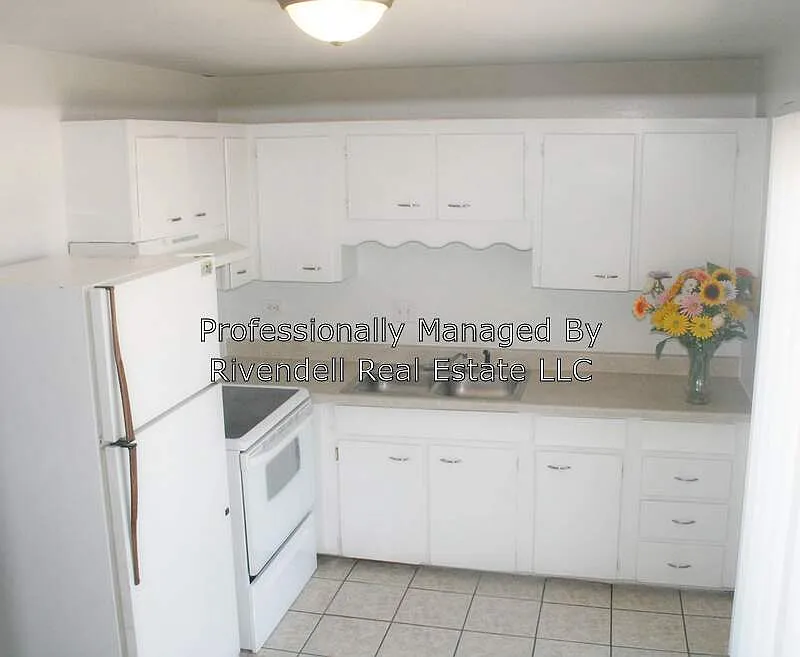 2 bed, 1.0 bath, 900 sqft, $1,095 — Photo 3