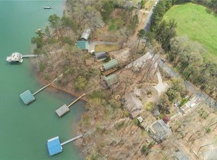 1132 Pinelake Dr, Townville, SC 29689