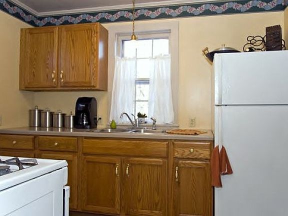 5th image of 222 N Wood St