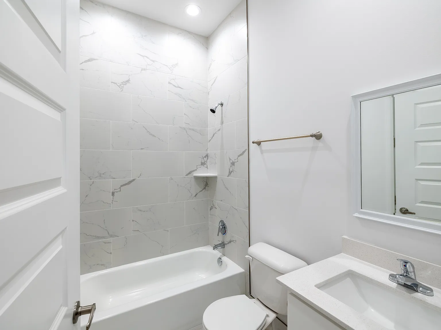 2 bed, 1080 sqft, $1,650 — Photo 4