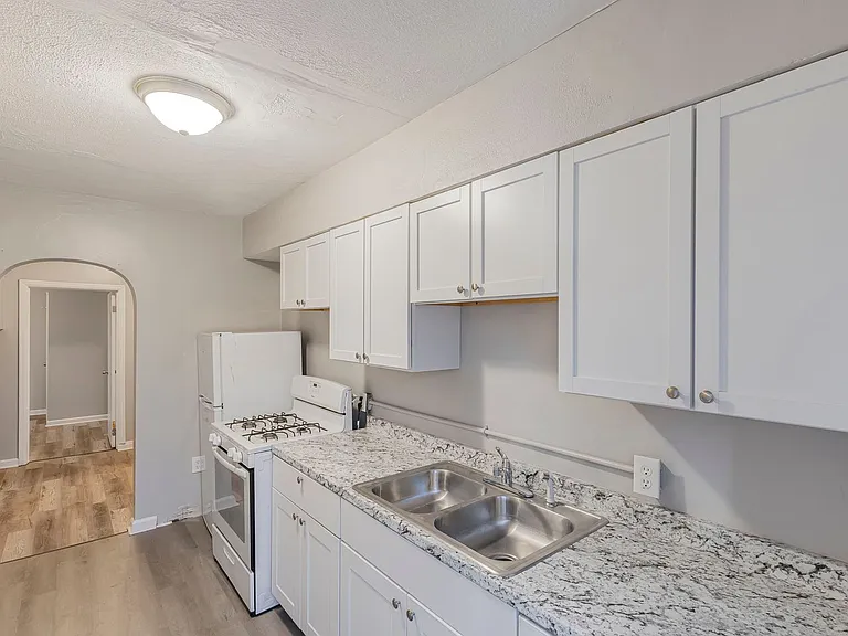 987 Lilley Ave — Photo 10