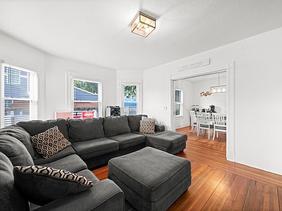 3rd image of 275 Broadway St