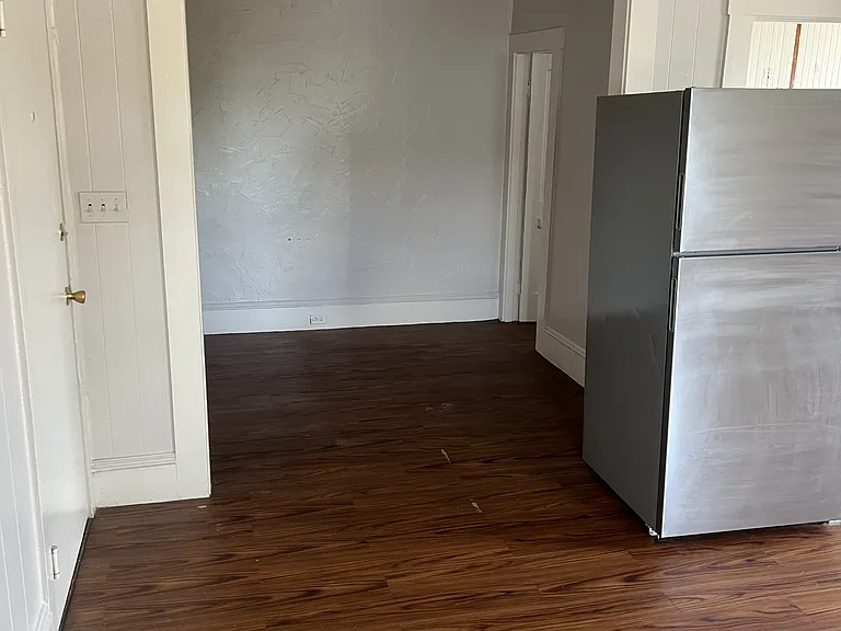 5-8 Clifford Ave — Photo 7