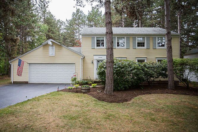 1st image of 17 Tanglewood Dr E