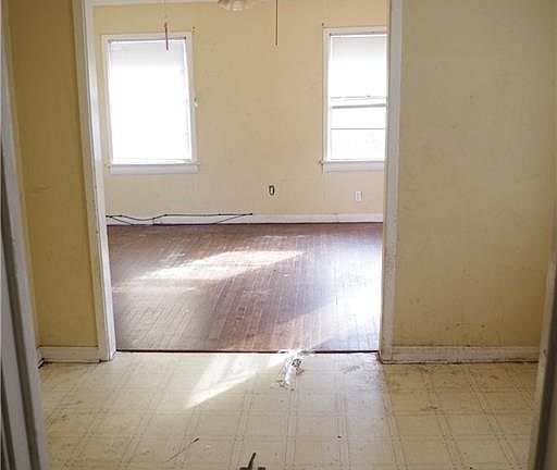 5th image of 2014 Oakwood St