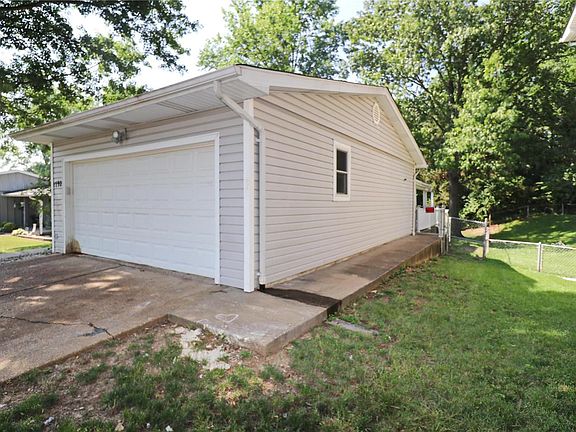 3rd image of 1792 Fairfax Dr
