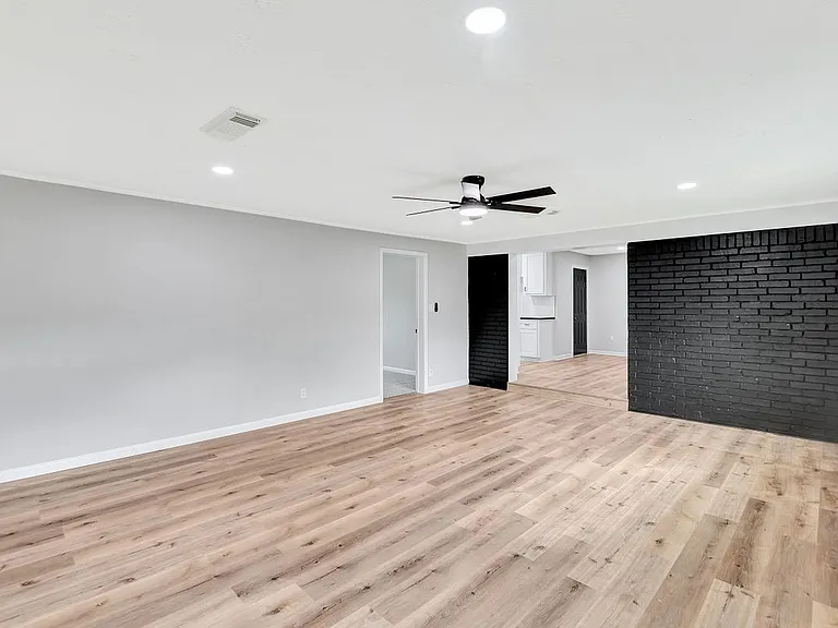704 Teabury St — Photo 23