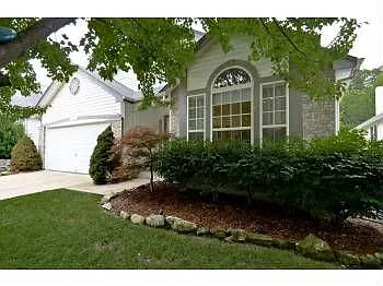 229 Cove Landing Dr photo 1