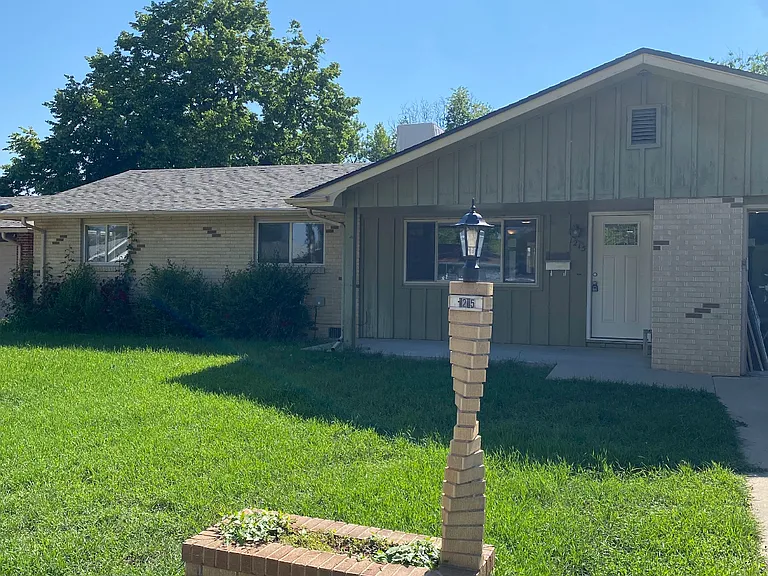 1215 Sunset St — Photo 1