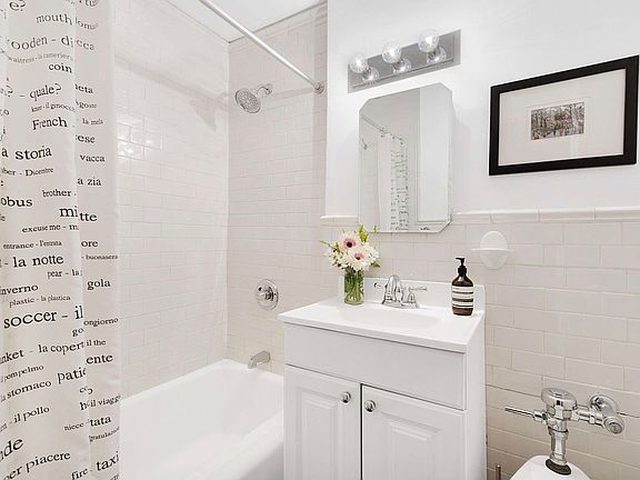 4th image of 150 E 27th St APT 6C