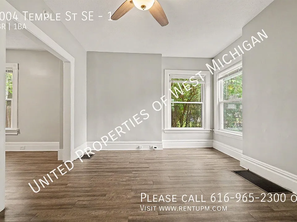 1004 Temple St SE #1