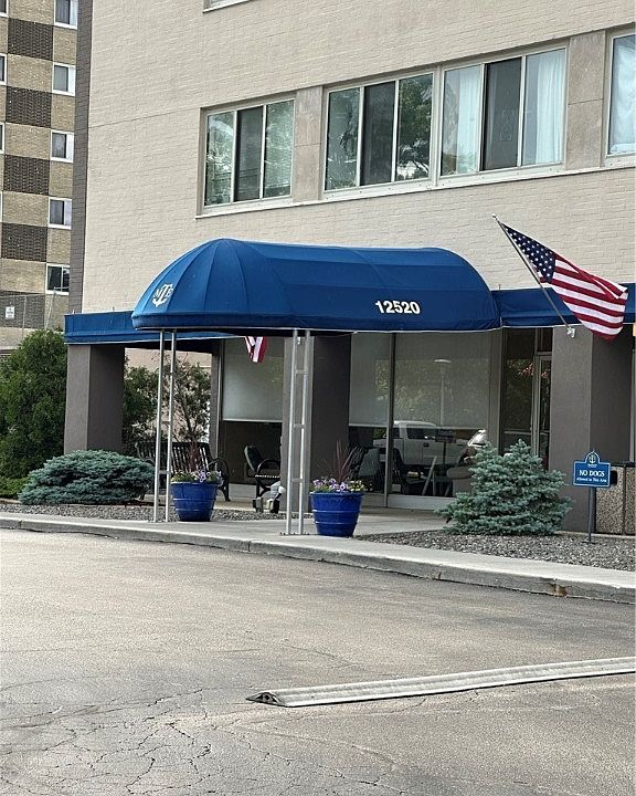 1st image of 12520 Edgewater Dr APT 1003