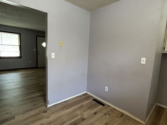 4th image of 1010 S Rouse St