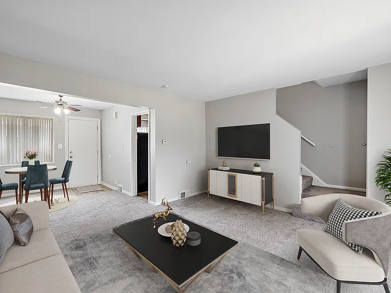 Oak Park Manor Apartments & Townhomes — Photo 13