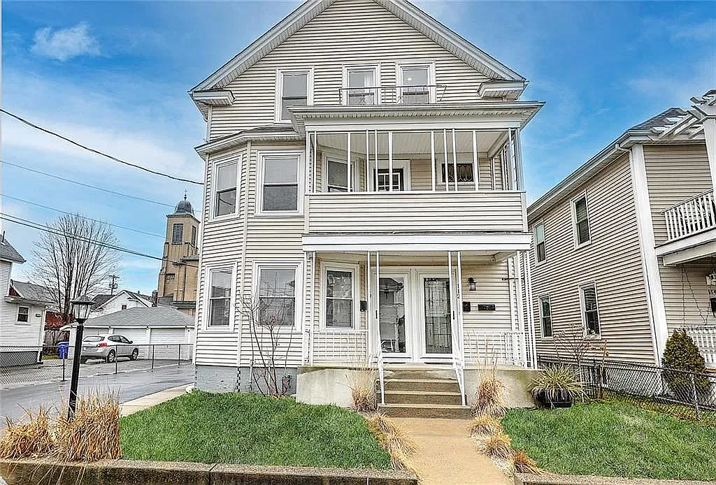 3 bed, 1040 sqft, $2,400 — Photo 2