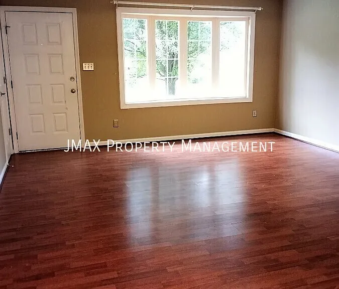 2679 Beverly Blvd SW — Photo 2