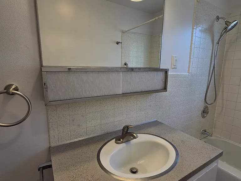 5526 Dunsmuir Ave — Photo 6