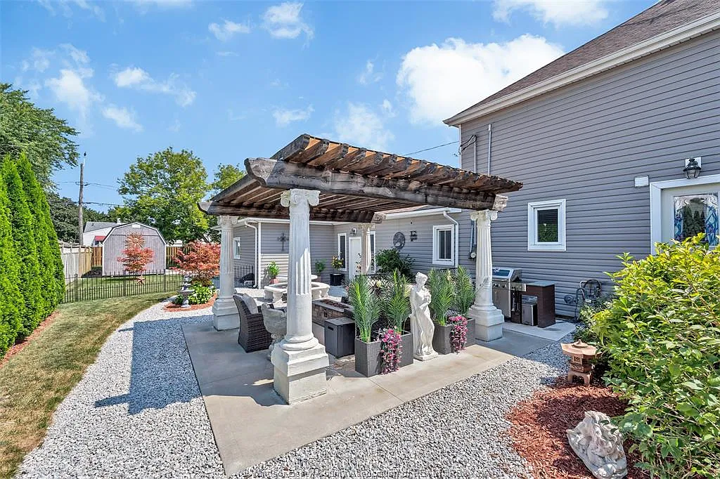 3 bed, $2,690 — Photo 4