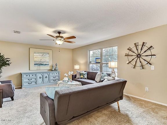 4th image of 2585 Kenwood Dr E
