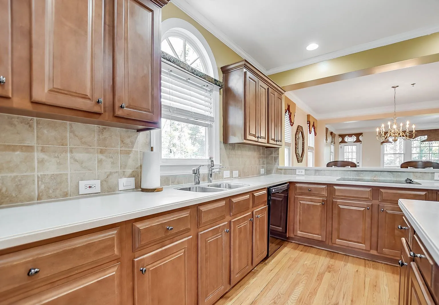 4 bed, 3.5 bath, 2350 sqft, $2,799 — Photo 4