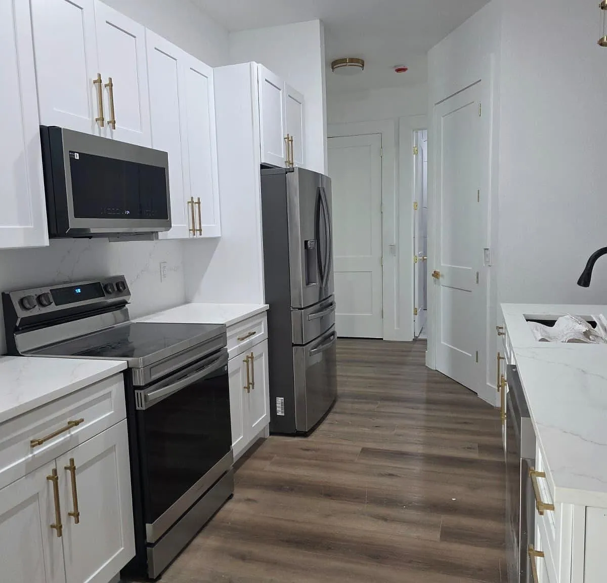 4 bed, 2.0 bath, 2500 sqft, $1,027 — Photo 4