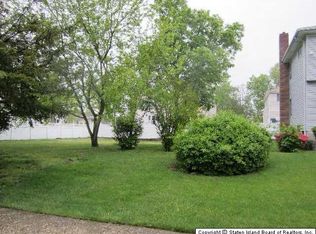 75 Clay Pit Rd, Staten Island, NY 10309
