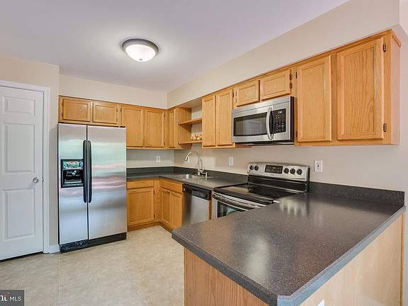 2nd image of 209 Knollwood Ct