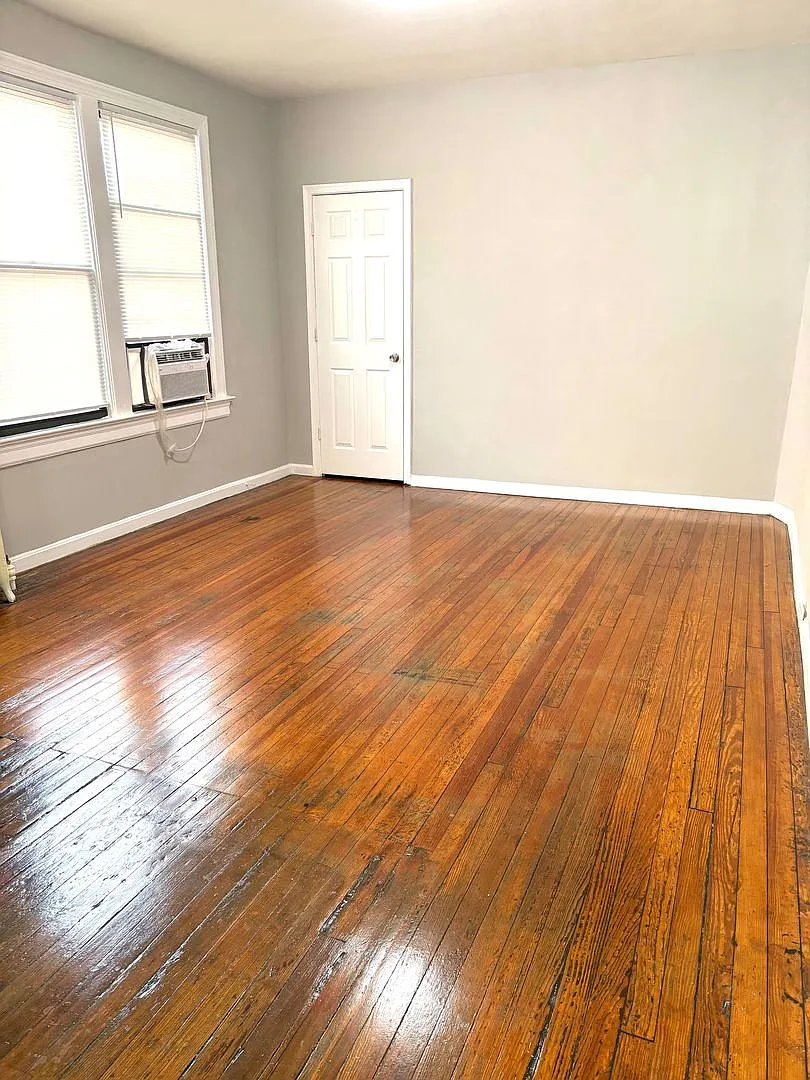 1014 Columbia Rd Nw — Photo 3